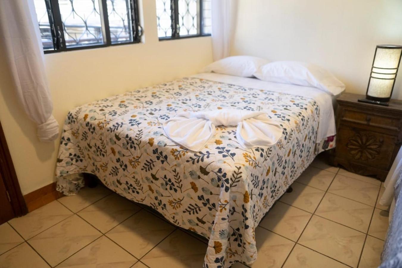 Hotel Los Manantiales Panajachel Buitenkant foto
