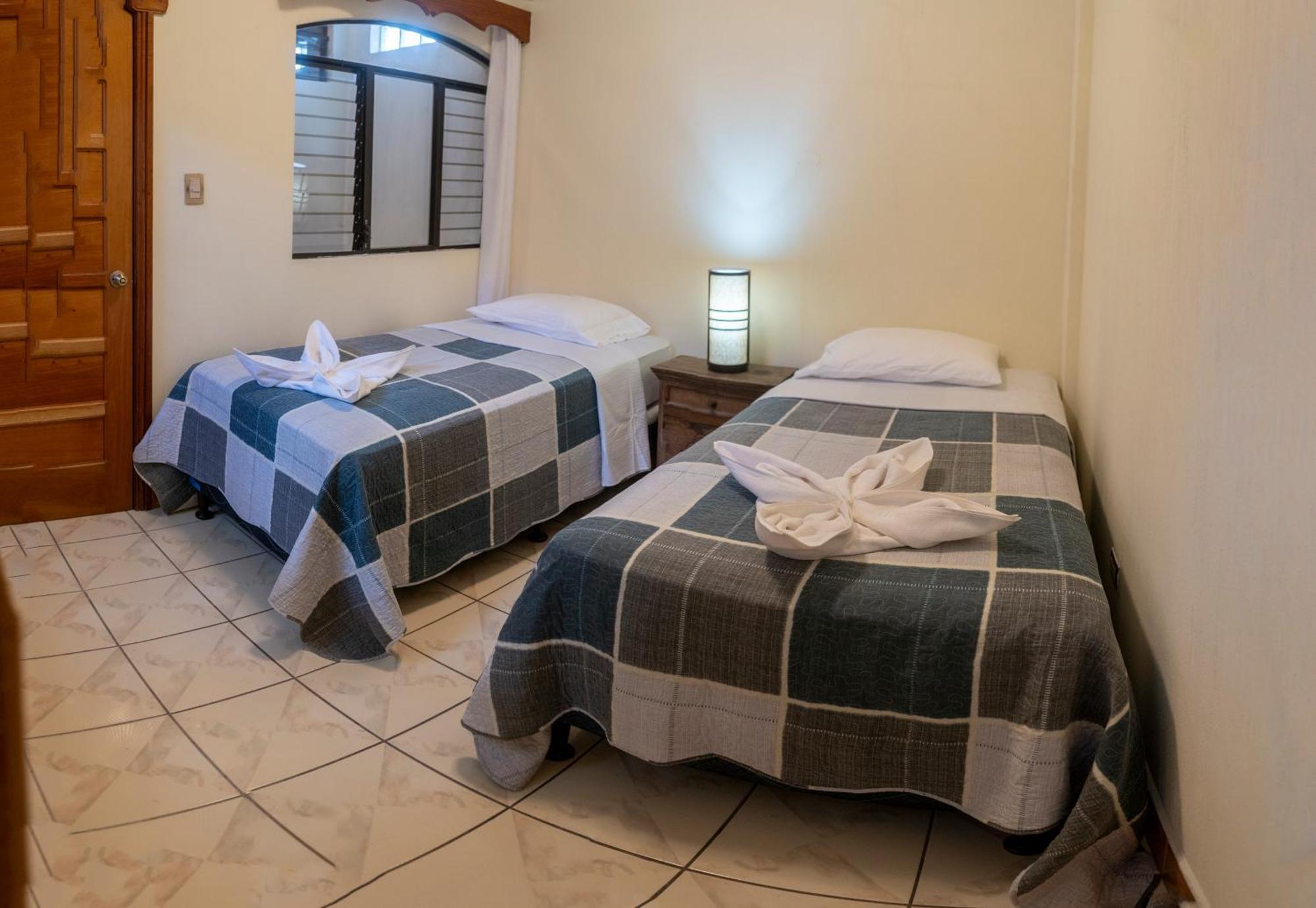 Hotel Los Manantiales Panajachel Buitenkant foto